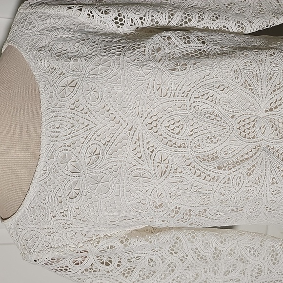 Ralph Lauren White Sheath Lace. Dress with Bateau Neckline. Excelent Condion. 10 - Picture 2 of 13
